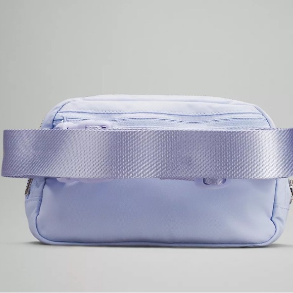 NWT Lululemon Belt Bag Pale Blue - Picture 4 of 8